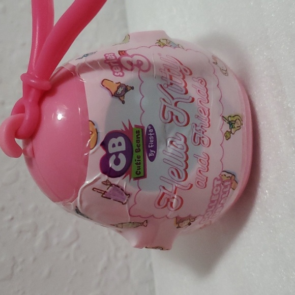 Hello Kitty Mystery Cutie Beans Series 3 - Picture 2 of 7